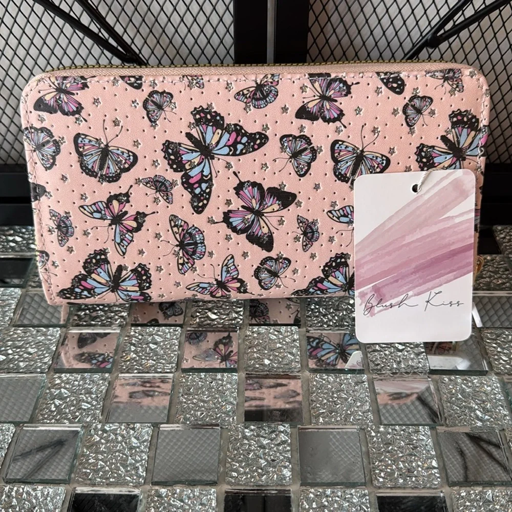 💗✨ Blush Kiss Wristlet Wallet – Zip Around Wallet with Card Slots - Picture 4 of 8